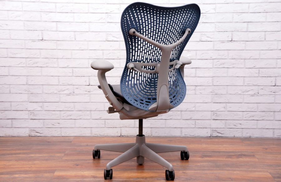 What chair does Timthetatman chair use? Herman Miller Mirra